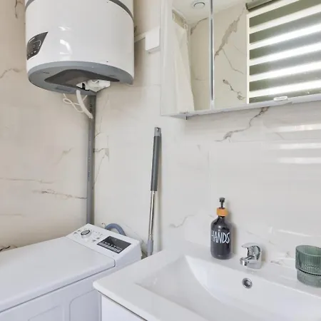 Cosy A 1min A Pied Du Metro Porte Des Lilas Apartment *